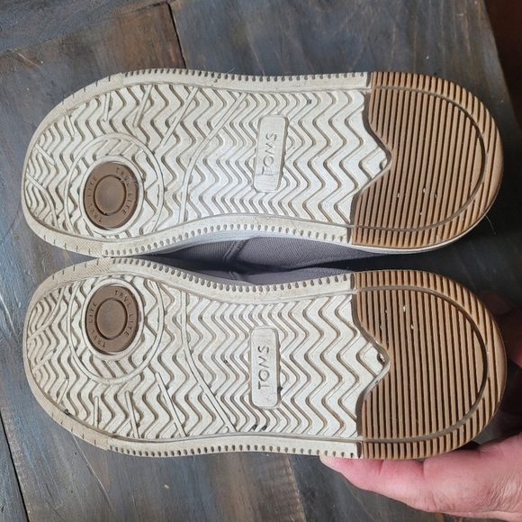 Tom's Travel Lite Grey Slip-On Sneaker Sz. 7 - Picture 9 of 10